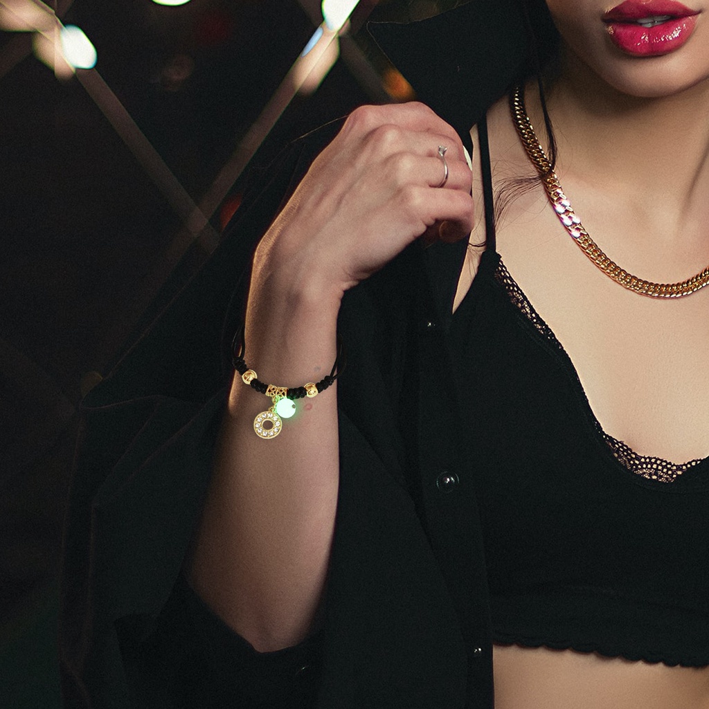 Vòng Tay Dây Đen Mặt Khắc 26 Chữ Cái Phát Sáng Thời Trang Cho Nam Và Nữ