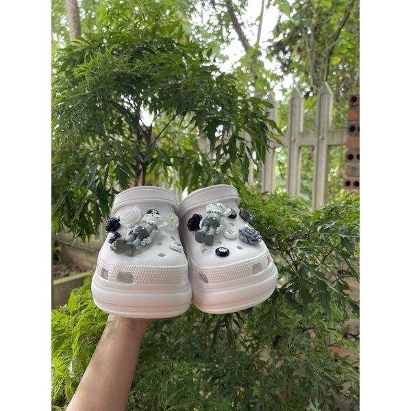 Dép Crocs đính đá gấu ảnh thật ở cuối