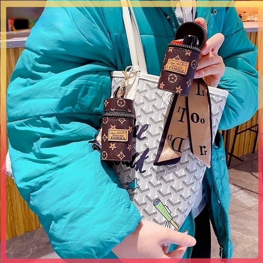 （Hàng giao ngay）tiktok Móc khóa hình túi đựng son môi mini phối hoa kiểu cổ điển