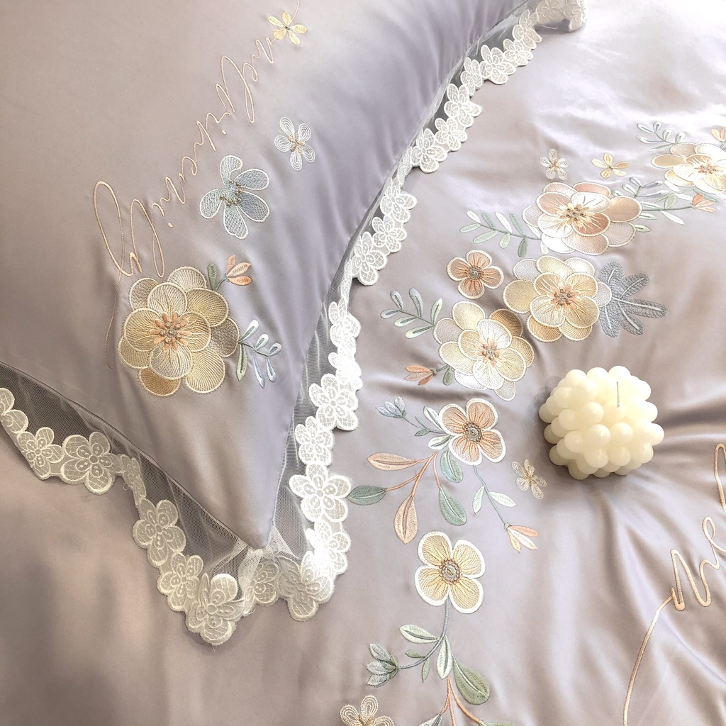 Bộ chăn ga gối lụa thêu nguyệt quế đẹp, Vải lụa silk mềm mại mượt ưu điểm không nhăn không xù dễ dàng giặt