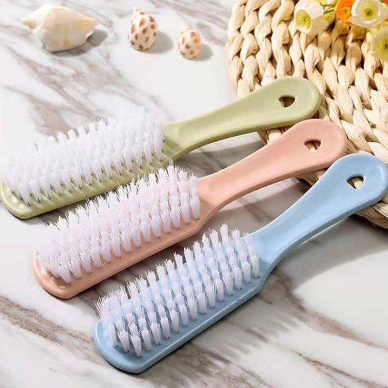 Bàn Chải Vệ Sinh Quần Áo Cán Dài Lông Mềm Có Móc Treo Tiện Dụng