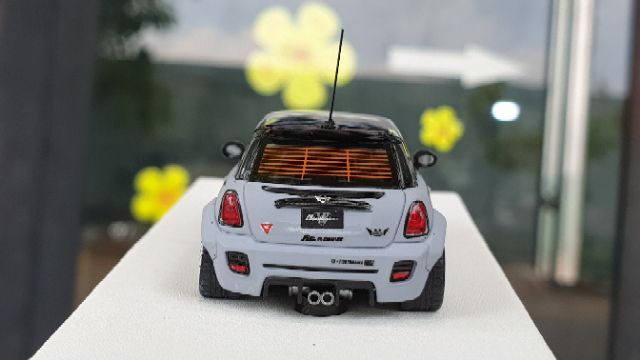 Xe Mô Hình Mini Cooper LB Works 1:64 Timothy &amp; Pierre ( Xám )