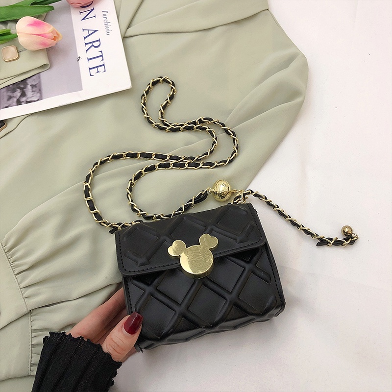 Túi đeo chéo vai IELGY thiết kế chi tiết hình thoi với dây quai xích