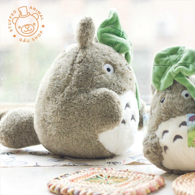 Gấu bông Totoro cầm lá