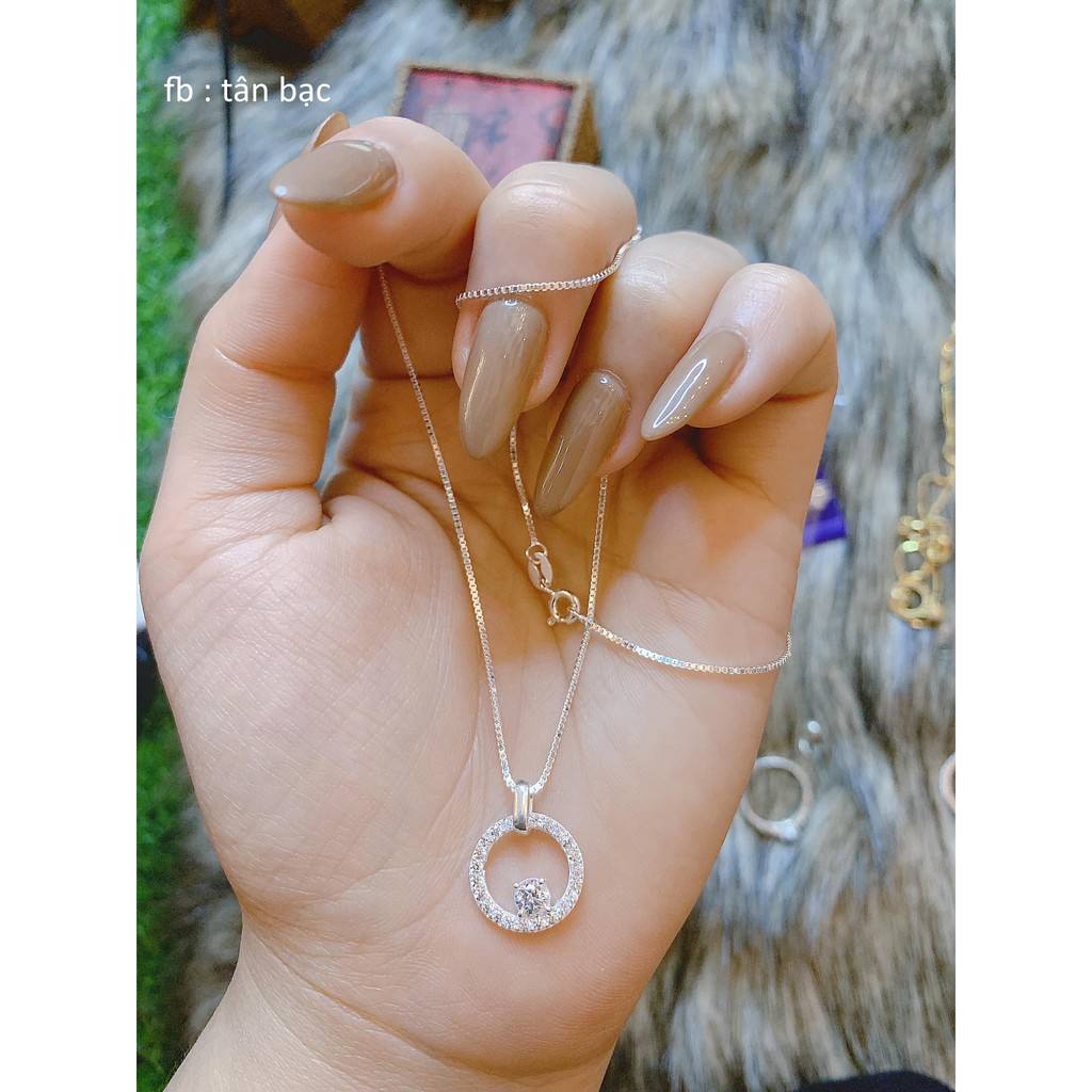 Dây chuyền bạc cao cấp , kiểu dáng tròn , đính nhiều đá liti tạo nên sự sáng và lấp lánh , tặng thêm vẻ đẹp  của sợi dây