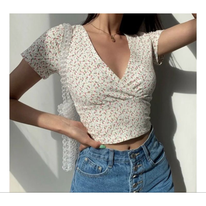 Áo croptop cổ V hoa nhí