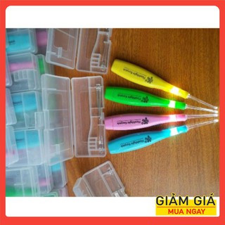 Lấy ráy tai có đèn tiện lợi cho gia đình