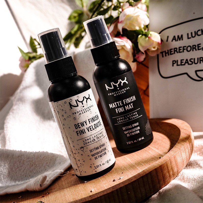 Xịt khoá lớp trang điểm VIBRANT GLAMOUR NYX 60ML Dewy lì lâu trôi