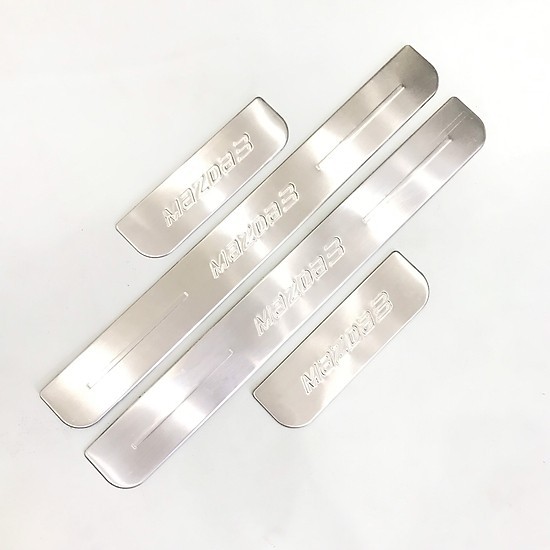 Nẹp bước chân, ốp bậc cửa xe Mazda 3 2020 2021 2022 2023 mẫu inox cao cấp