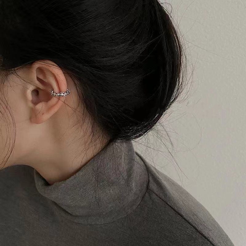 Khuyên Kẹp Vành Tai Hình Bánh Răng Nhỏ Độc Đáo Cá Tính Dễ Phối Đồ Thời Trang Hàn Quốc Cho Nữ