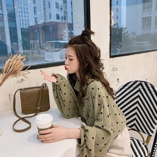 Áo nữ oversize chấm bi phong cách Hàn Quốc