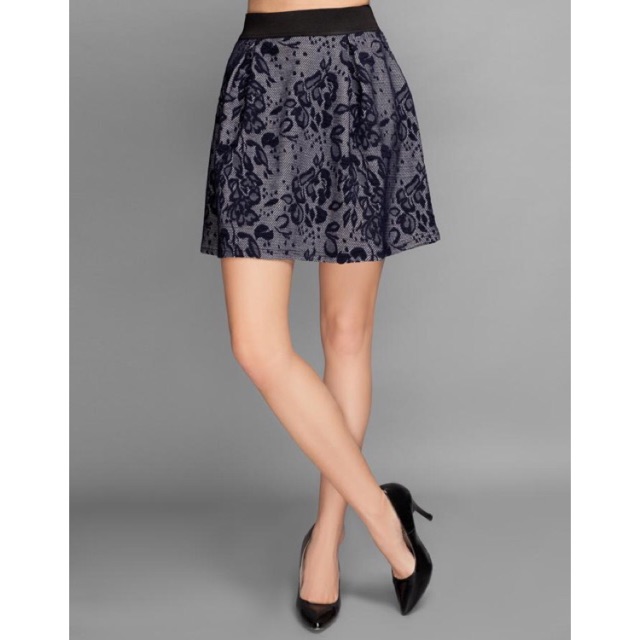 Chân váy ngắn xuất dư dáng xoè