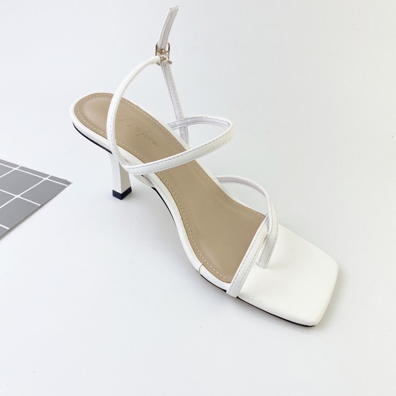 Pass dép  mua gần 300