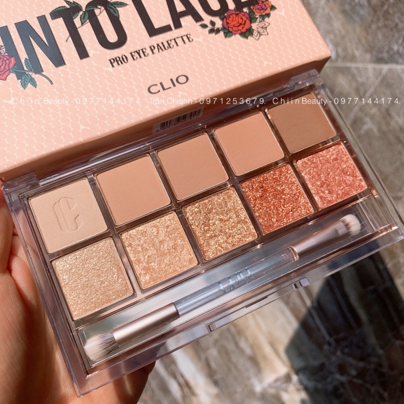 Có kèm cọ mắt - Bảng phấn mắt CLIO màu số 08 Into Lace Eye Palette tone cam nâu ấm