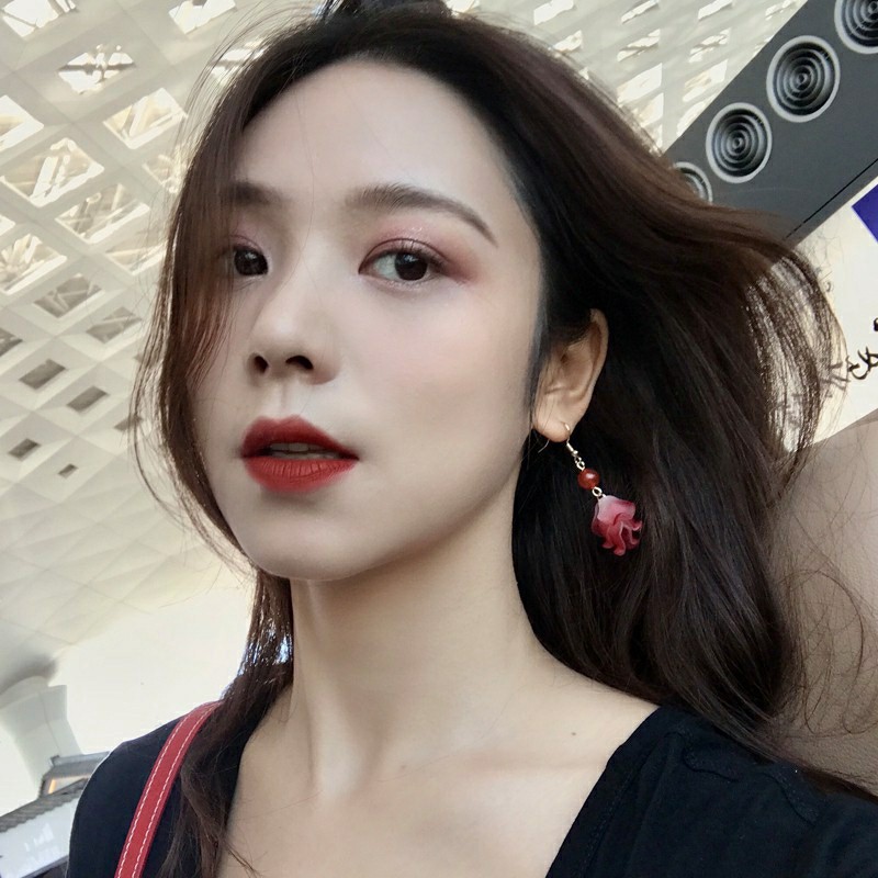 Bông tai gắn bông tai rũ 5 cánh màu đỏ MS128