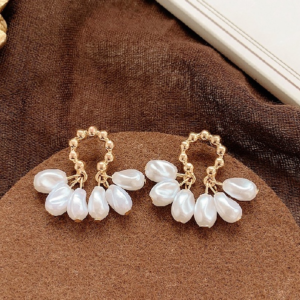 Khuyên tai dáng dài đính ngọc trai phong cách Hàn Quốc