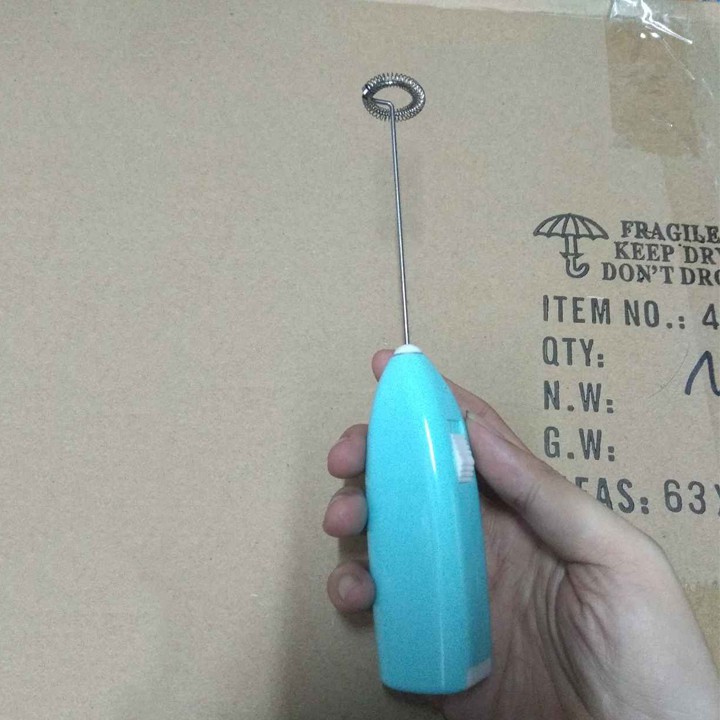 Máy tạo bọt cafe, đánh trứng mini cầm tay dùng pin AA