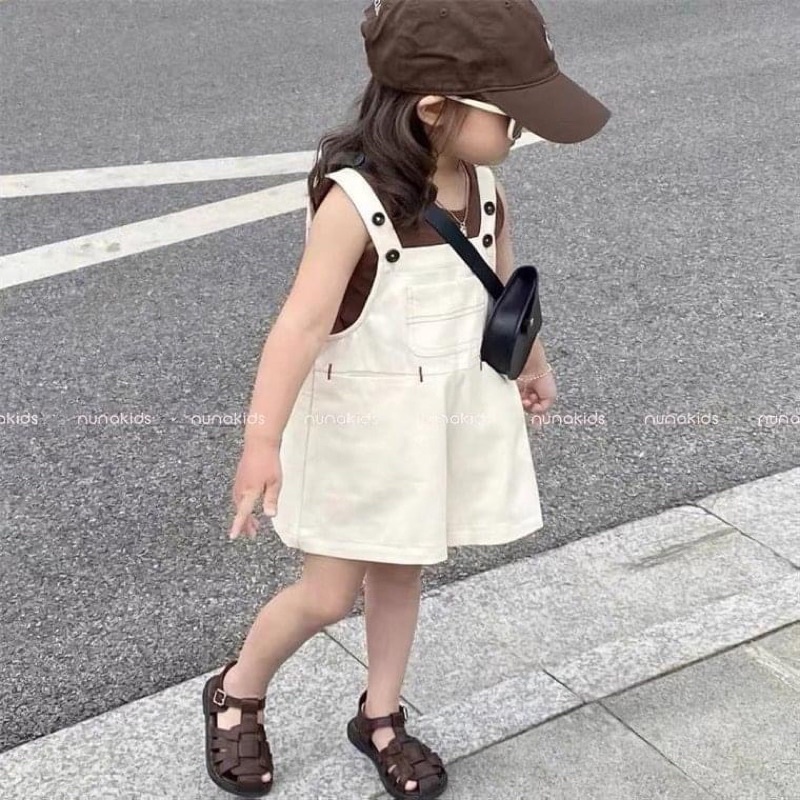 Set yếm quần áo nâu + mũ cho bé gái