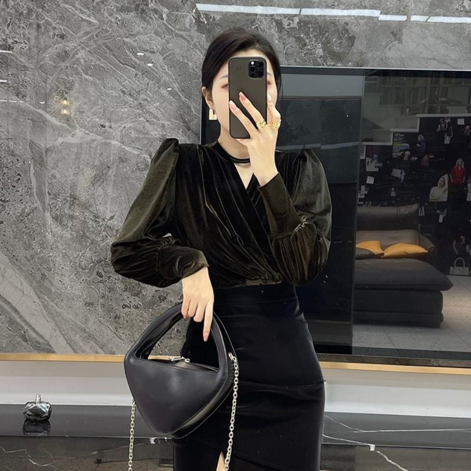 Áo Nhung Tay Dài Cổ Chữ V Phong Cách Retro