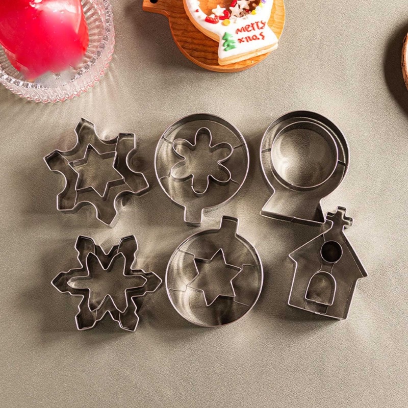 Set 6 Khuôn Cắt Bánh Quy Tạo Hình Chủ Đề Giáng Sinh Bằng Thép Không Gỉ Tiện Dụng