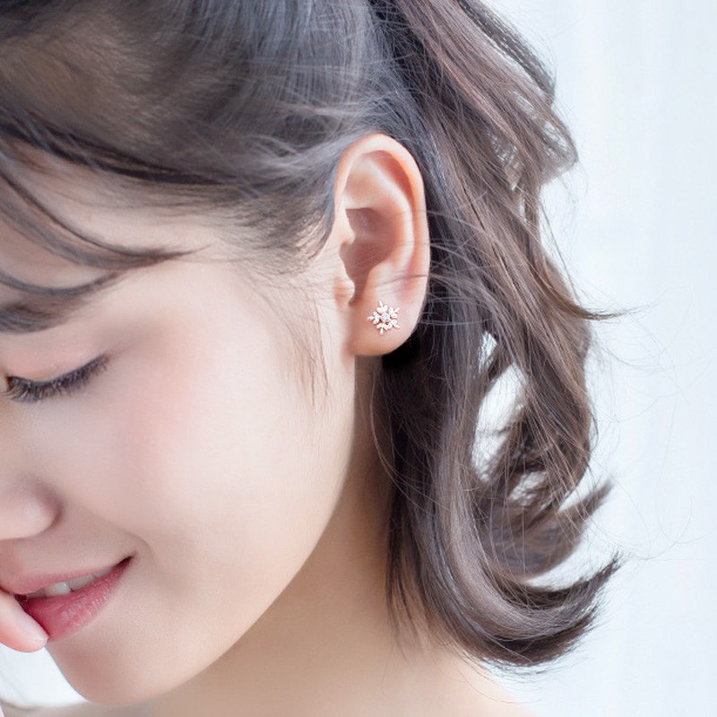 Bông Tai Mạ Bạc 925 Hình Bông Tuyết Đính Kim Cương Nhân Tạo Phong Cách Hàn Quốc