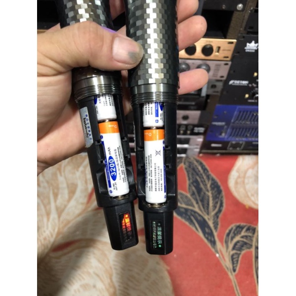 Combo pin 3200mah + sạc tự ngắt, có báo pin