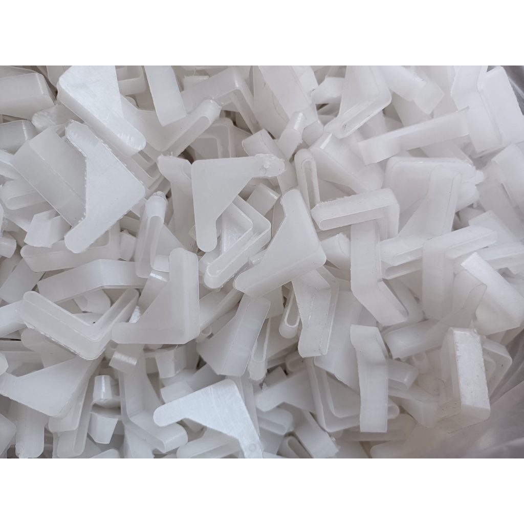 Chân nhựa chống trầy  kệ sắt v lỗ