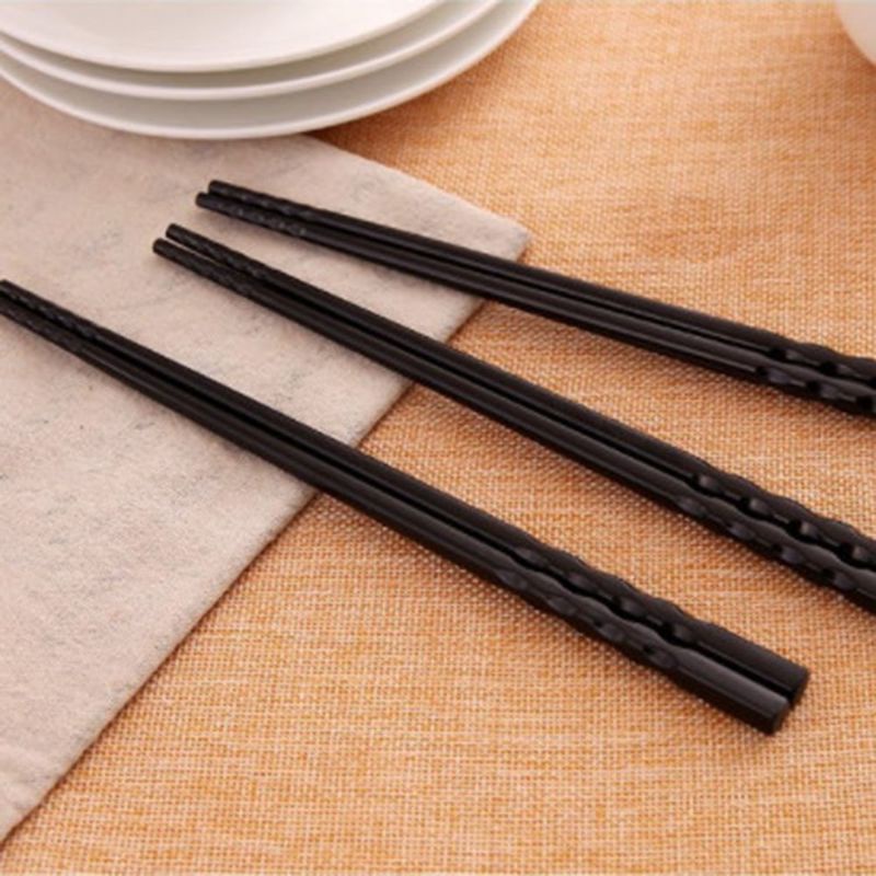 Vỉ 10 đôi đũa phíp nhựa đen kháng khuẩn melamin