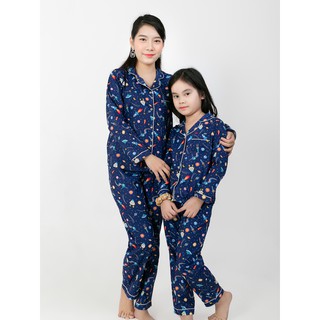 Pijama áo dài quần dài màu xanh hình vũ trụ