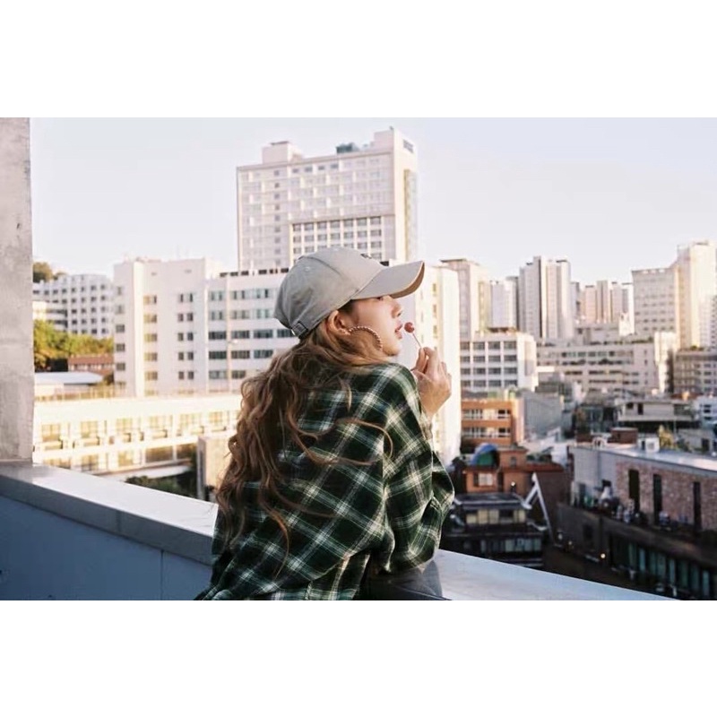 Áo sơmi kẻ caro màu xanh lá thisisneverthat giống Lisa Blackpink