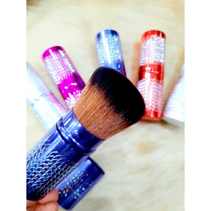 Cọ má hồng có nắp đậy 2 loại nhỏ và lớn.