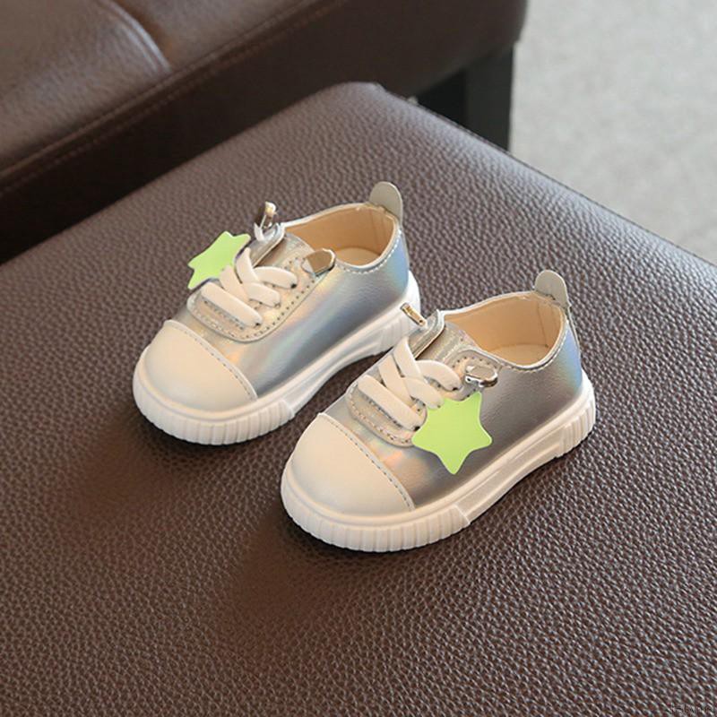 Giày thể thao in chữ dễ thương cho bé