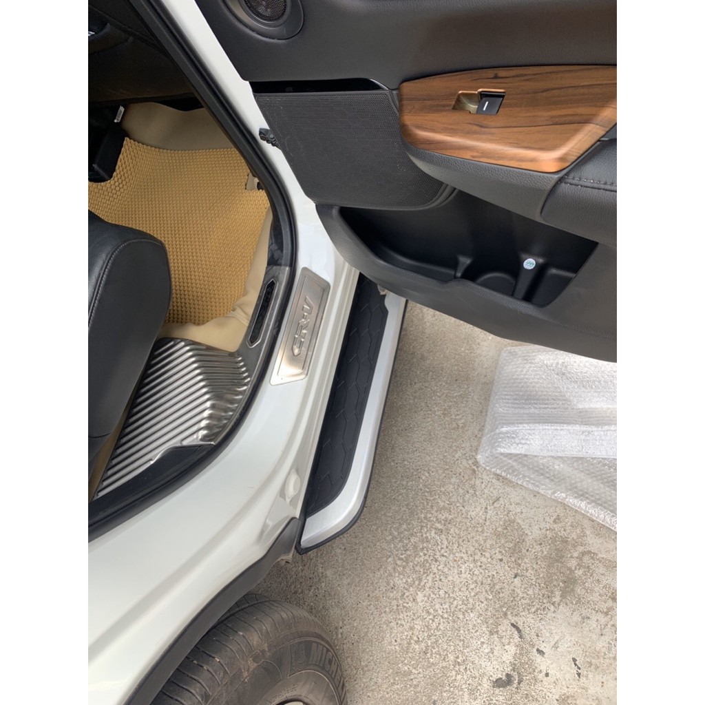 Ốp bậc cửa , bậc chân trong, ngoài xe Honda CRV 2018- 2019- 2020- 2021- 2022 mẫu inox