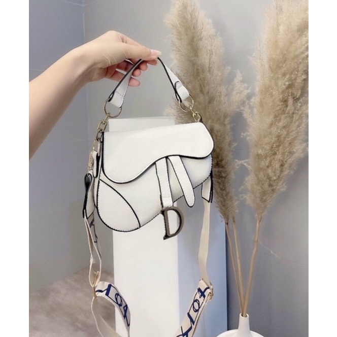 Túi yên ngựa đeo chéo lô gô chữ D