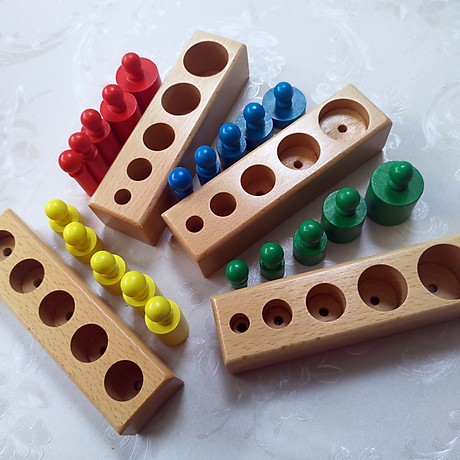 Bộ núm trụ Montessori sắc màu