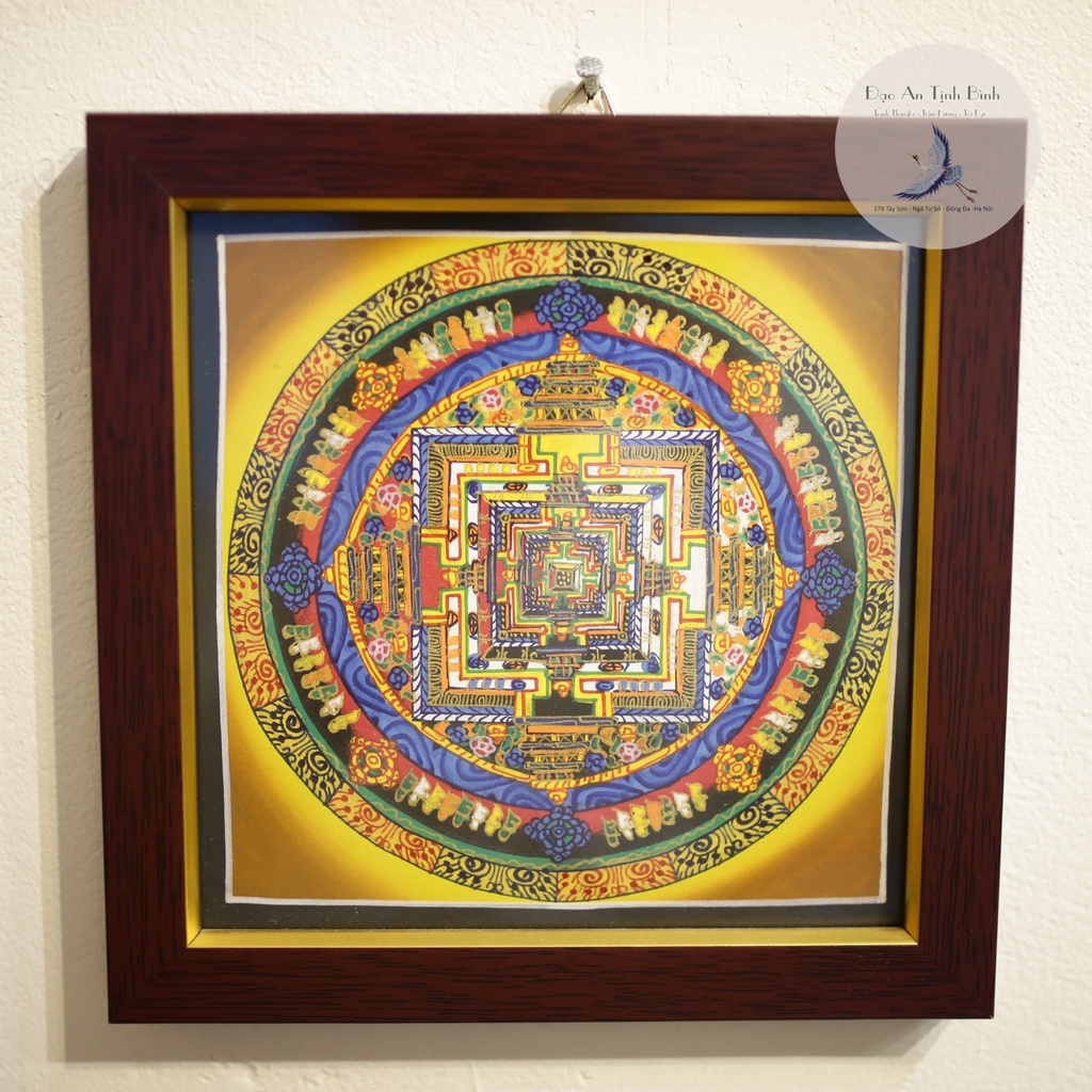 Tranh Thangka Mandala Tây Tạng vẽ tay bởi các Lama với nguyên liệu màu tự nhiên từ cỏ cây và khoáng vật..
