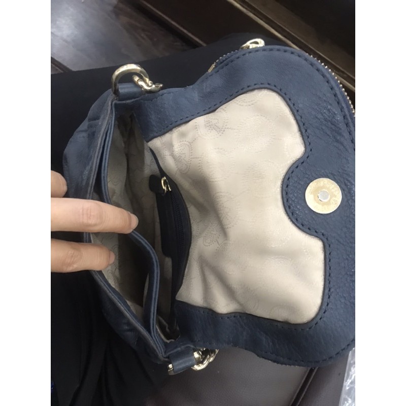 Túi đeo chéo hiệu MK