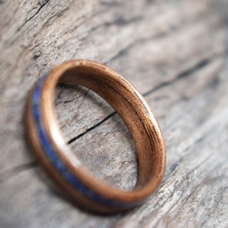 Nhẫn gỗ walnut cẩn đá lapiz lazuli