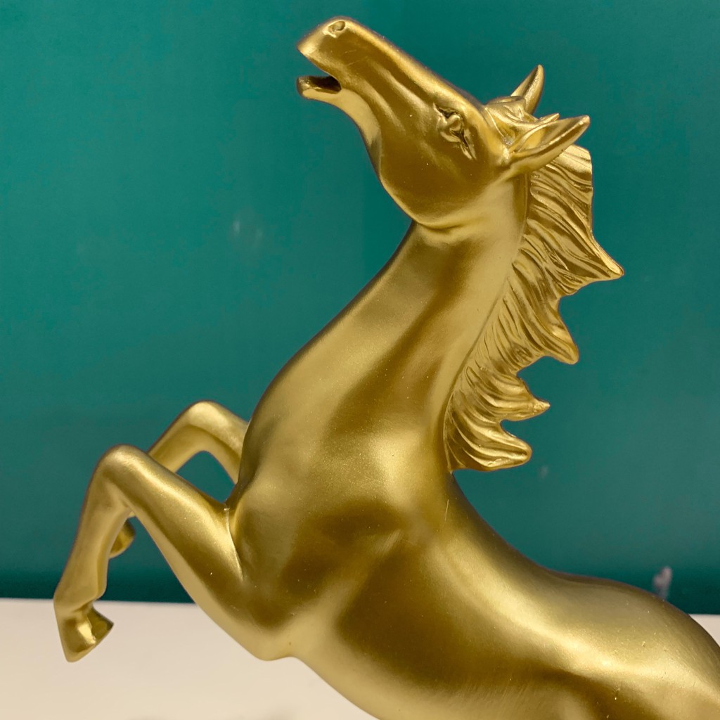 Decor đẹp - Kệ để rượu hình ngựa vàng, trang trí tủ kệ rất đẹp