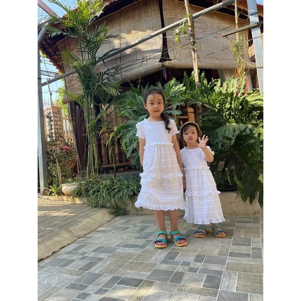 Váy trắng 3 tầng Bé