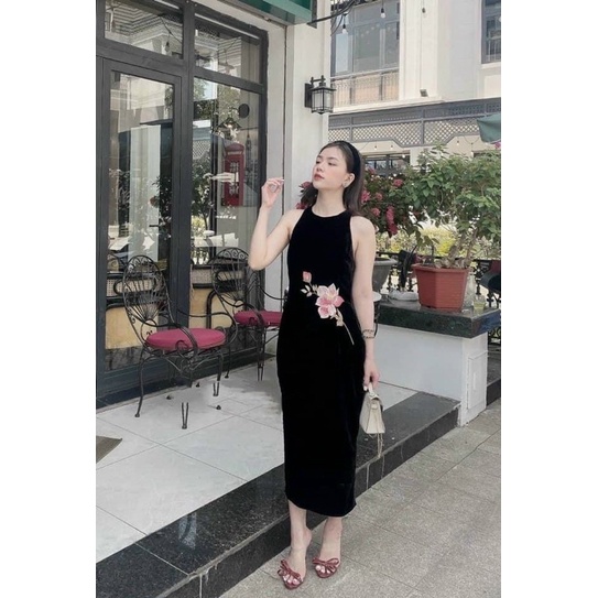 V12 - Váy Lụa Thêu Hoa Sát Nách