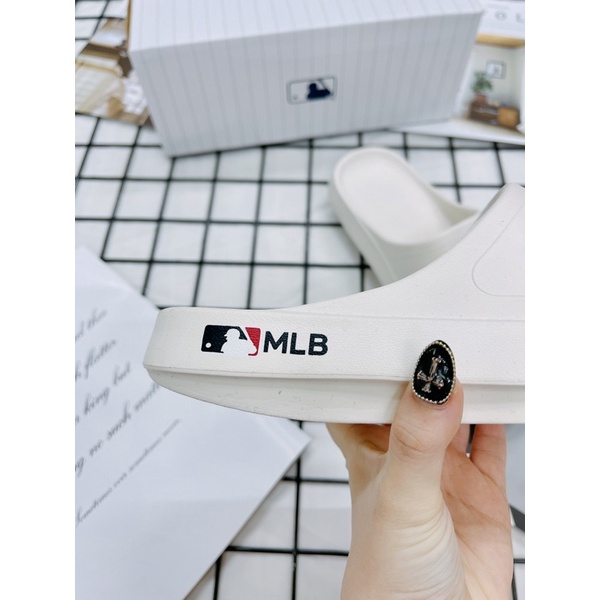DÉP MLB NỘI ĐỊA HÀN ĐÚC NGUYÊN KHỐI LOGO NY  -DÉP QUAI NGANG UNISEX - CÓ BILL MUA HÀNG