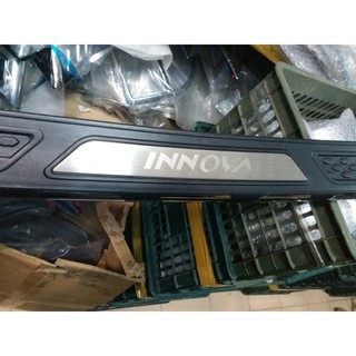 Ốp chống trầy cốp ngoài 3d xe innova 2017-2022