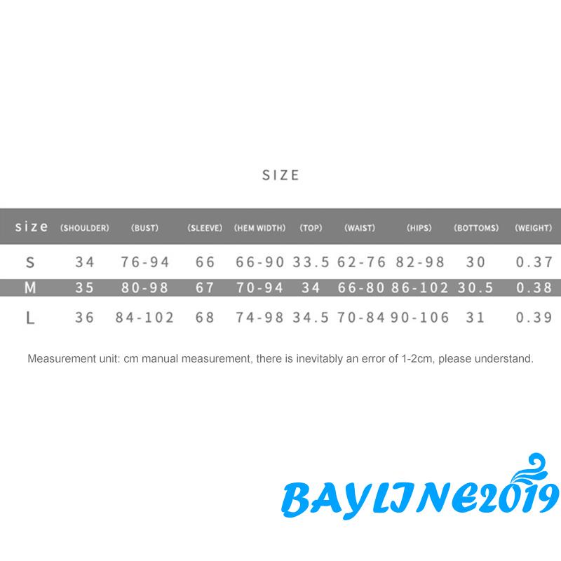Bộ đồ hai mảnh gồm áo cổ gài nút dài tay và quần đùi cạp cao có dây rút xếp nếp mặc thường ngày cho nữ