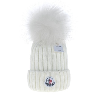 Mũ Len Beanie Đính Búp Lông Pompom