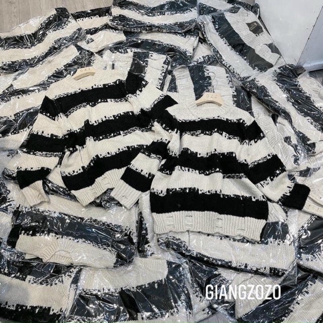 Áo Len Kẻ Ngang Rách Oversize Hottred