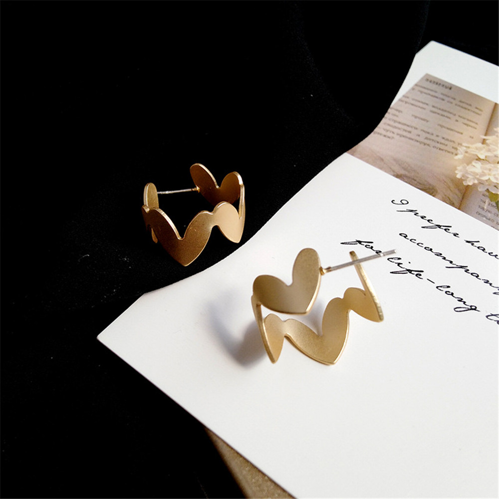 Hoa Tai Kim Loại Hình Trái Tim Phong Cách Hoàng Gia