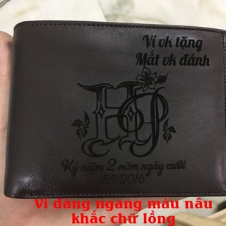 Ví da bò khắc tên