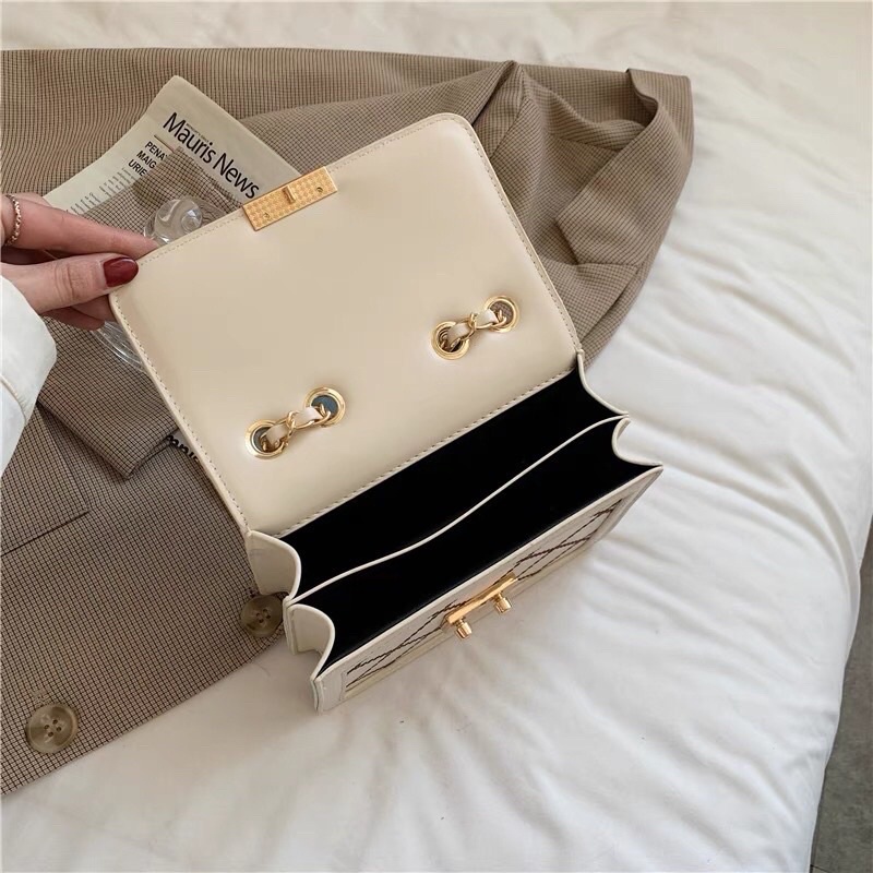 Túi xách nữ đẹp đeo vai đeo chéo hoạ tiết thêu trám viền da phong cách Hàn Quốc nữ tính xinh xắn CV98