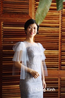 Đầm ren bút chì, đính nơ vai